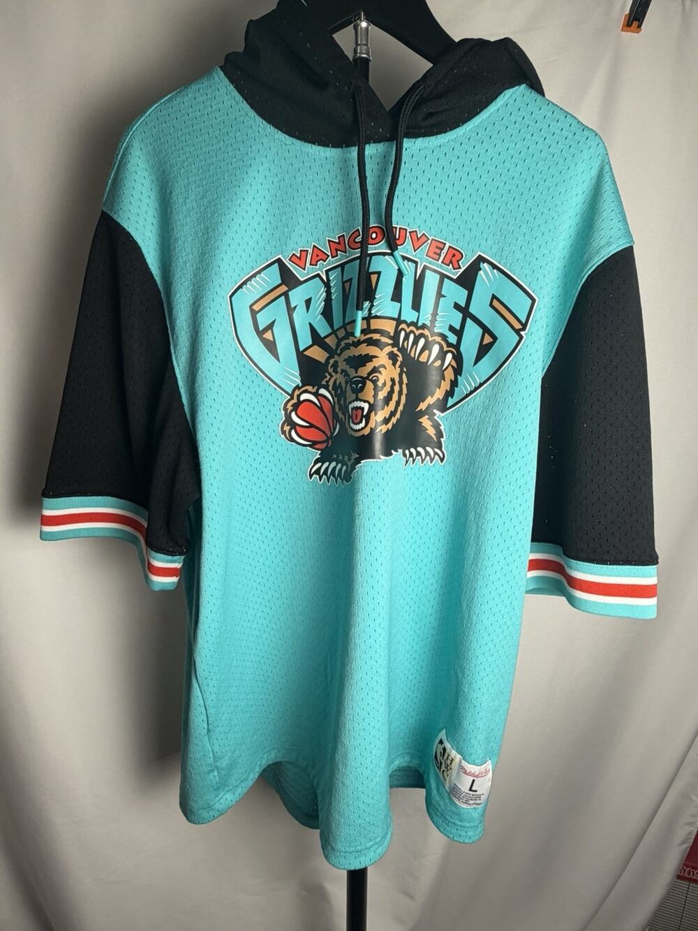 Mitchell & Ness Vancouver Grizzlies Hooded Mesh Hardwood Classics Shirt Size L